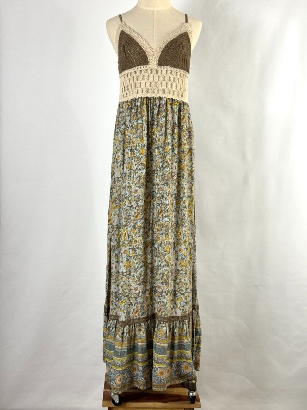 Forever 21 Boho Festival Floral Paisley Maxi Dress Crochet Bodice Tiered Smocked